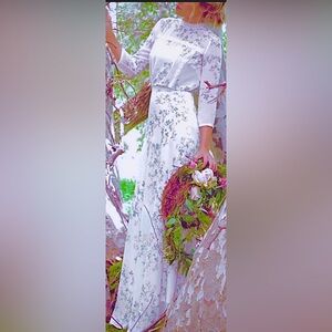 Lauren Conrad Runway bridal two piece set floral Top is a XS - Skirt size 2